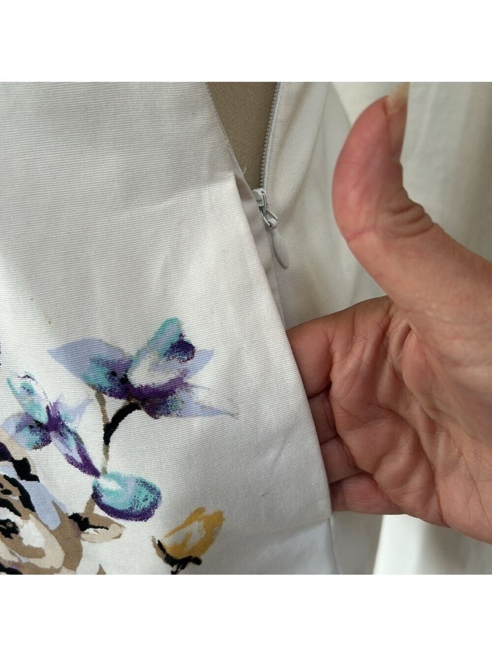White House Black Market: White Strapless Dress w/ Floral Pattern: Size 0 - Picture 4 of 10